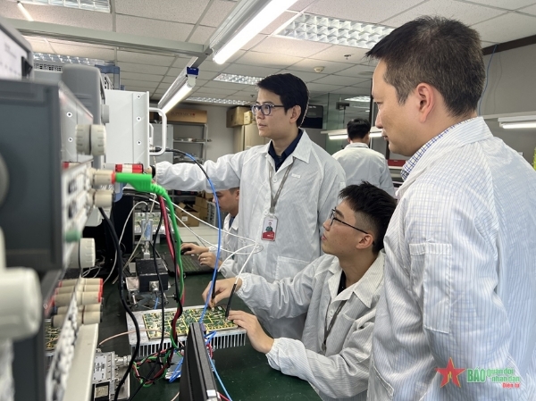 Hình ảnh cho bài viết Phản bác quan điểm “Việt Nam tham gia cung ứng sản phẩm quốc phòng là trái với chính sách quốc phòng hòa bình, tự vệ”